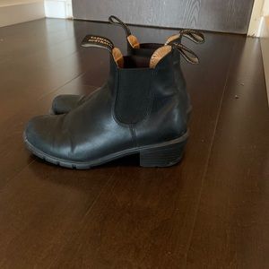 Blundstones - heeled boots in black